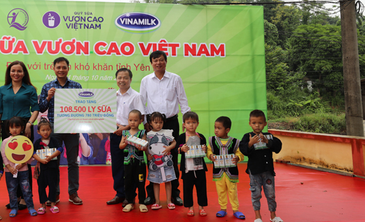 Quỹ sữa vươn cao Việt Nam và Vinamilk đến với những trẻ em khó khăn vùng cao Yên Bái